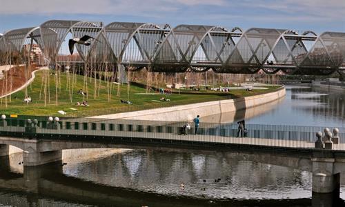 Enjoy a riverside walk in Madrid Rio Enjoy a riverside walk in Madrid Rio