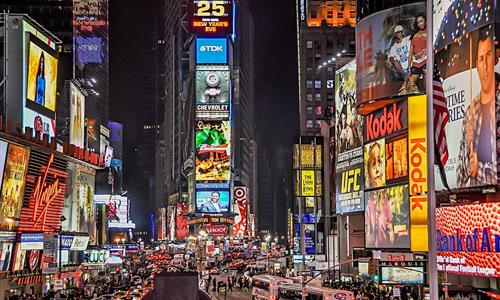 El bullicioso y reconocido Time Square en una noche tranqulia - Tiqy