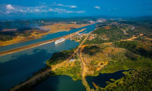 Vista del Canal de Panamá en un Tour en Helicóptero