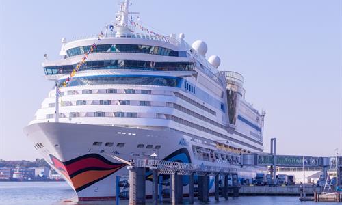 Cruiseship at the Colon 2000 Port