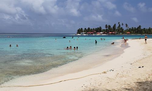 The San Blas Islands of Panama is an archipelago of 300 islands and cays approximately, of which 50 The San Blas Islands of Panama is an archipelago of 300 islands and cays approximately, of which 50