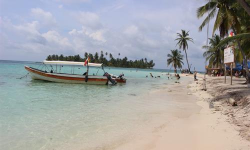 The most common way of going to San Blas is by taking a tour.