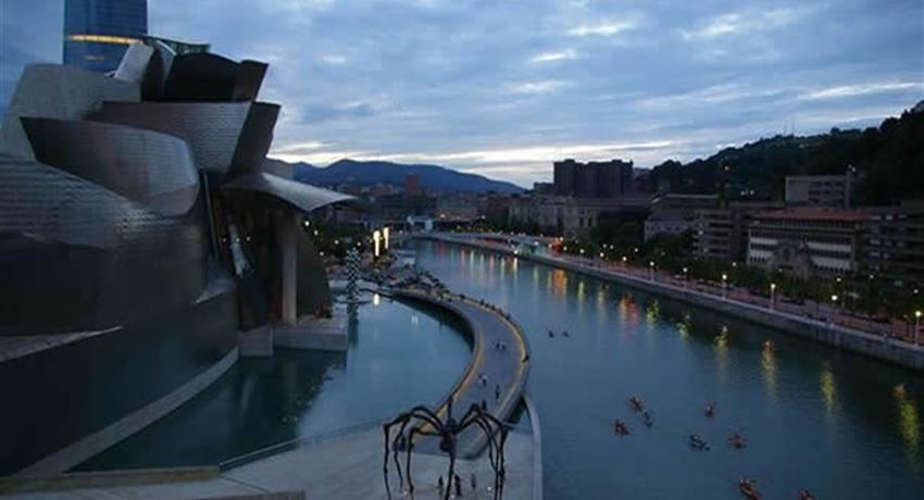 Get to know Bilbao in Canoe, Bilbao en Canoa