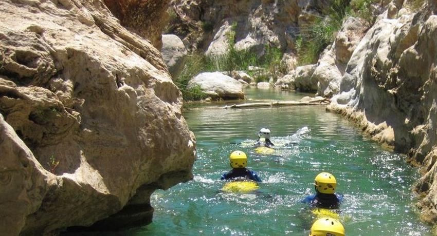 Descenso en Rio Verde Granada grupo disfrutando, Aventura de Cañonismo en Río Verde