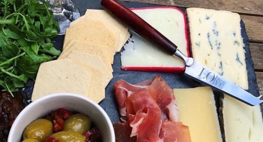 Cheese and Wine Pairing - Tiqy, Cheese and Wine Pairing