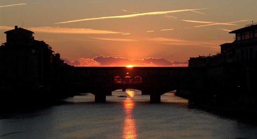 Ponte Vecchio - Tiqy, Tour a Pie en el Centro de la Ciudad: Las Maravillas de Florencia