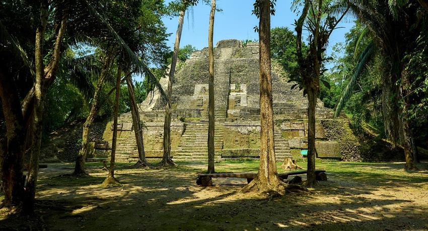 Lamanai Mayan Pyramids in Belize, Lamanai Tour
