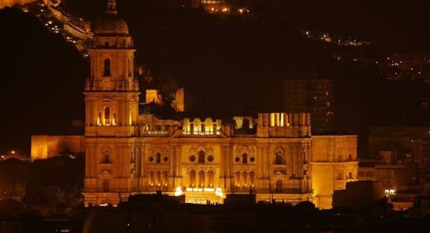 The Alcazaba in Malaga - tiqy, Tour de Tapas Nocturno