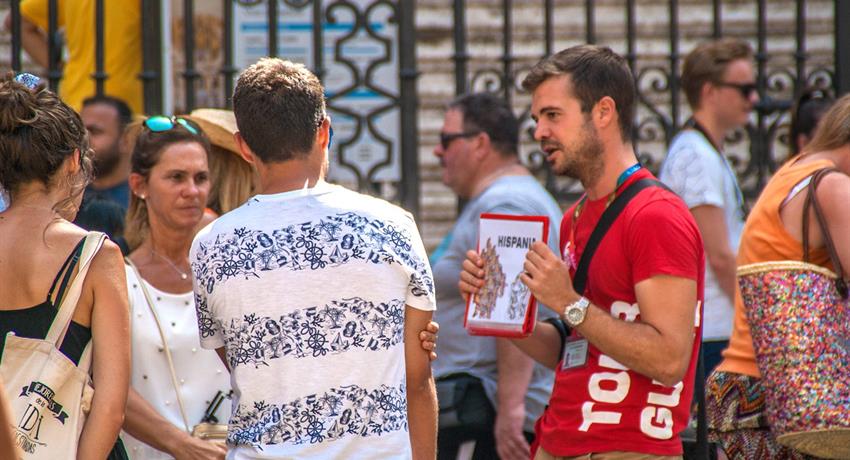 Guide explaining the history - tiqy, Free Walking Tour in Malaga
