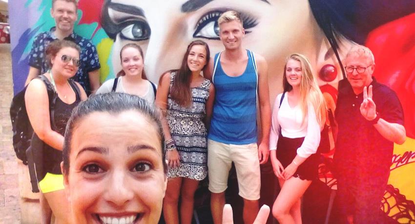 group selfie - tiqy, Tour Gratuito a Pie en Málaga