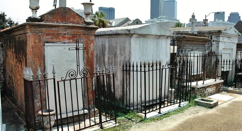 Cemetery Tiqy, French Quarter and Cemetery