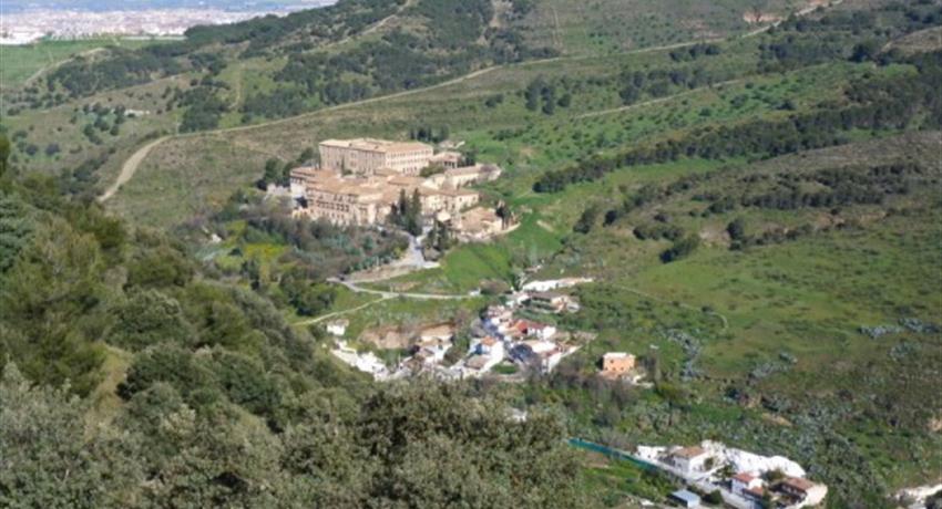 From San Nicolas Viewpoint to the Darro Valley, Desde el Mirador de San Nicolás hasta el Valle del Darro