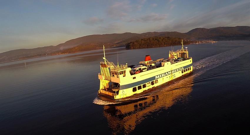Bruny Island Travellers Ferry crossing, Gourmet Experience on Bruny Island