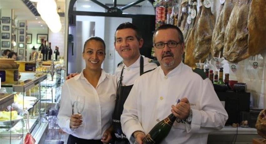 wine tasting - tiqy, Tour de Tapas Gourmet en Málaga