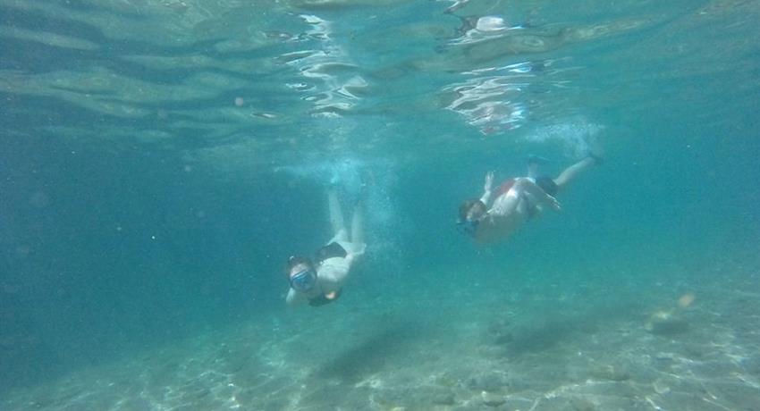 Diving into hot spring waters, Tour de Aguas Termales