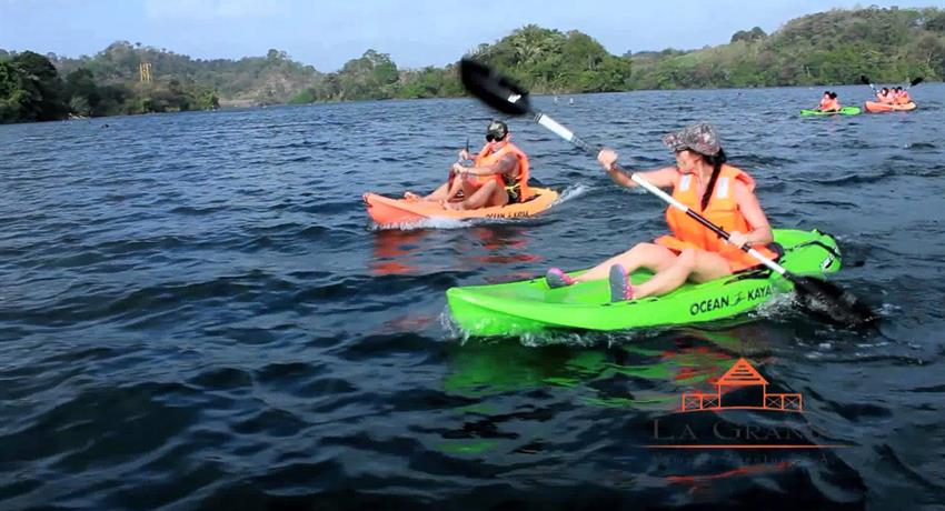 Kayak Lake Gatun Couple Panama, Tour en Kayak por El Lago Gatún Desde La Ciudad de Panamá