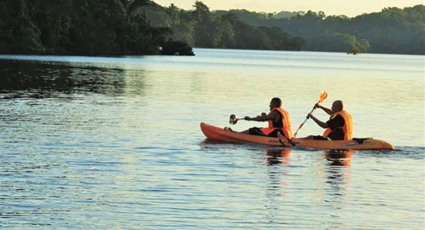Double Kayak Tour Panama Lake Gatun, Tour en Kayak por El Lago Gatún Desde La Ciudad de Panamá