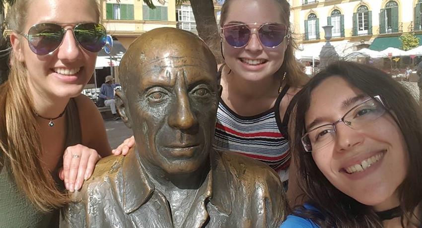 selfie with picasso - tiqy, Málaga Tour Gratis a Pie