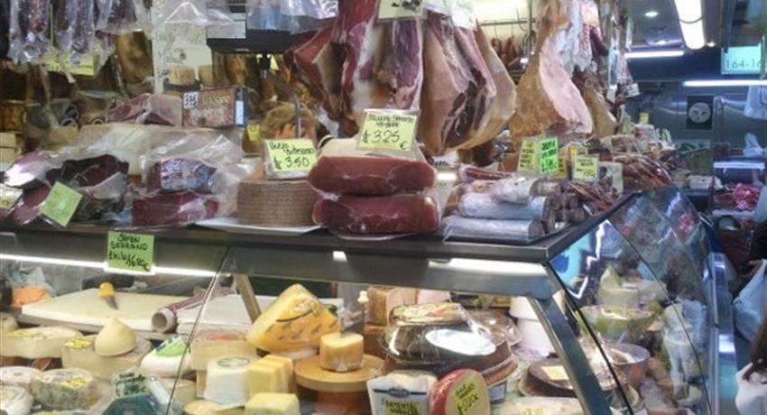 fresh cheese and vegetables - tiqy, Tour de Mercado y Tapas Gourmet