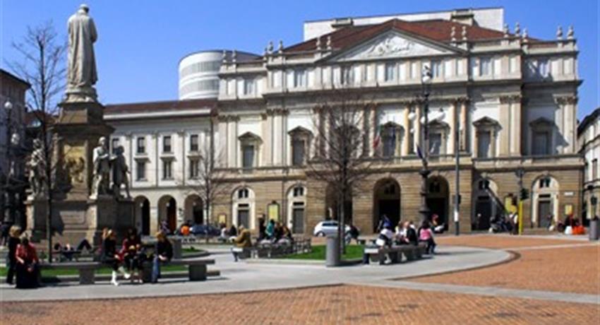 Theatre and Square Alla Scalla Tiqy, Tour Gratuito en Inglés de Milán (Tarde)