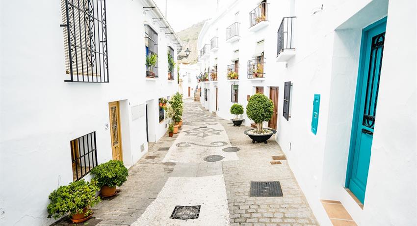 White houses - tiqy, Nerja & Frigiliana From Granada In One Day
