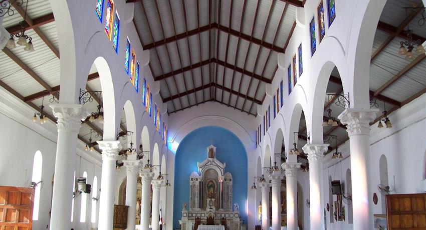 Catedral Juan Bautista (Interior), Penonome Mountain and Waterfall Adventure 