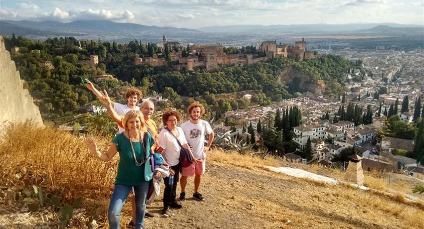 Walk in Granada sacromonte free tour, Sacromonte Free Tour
