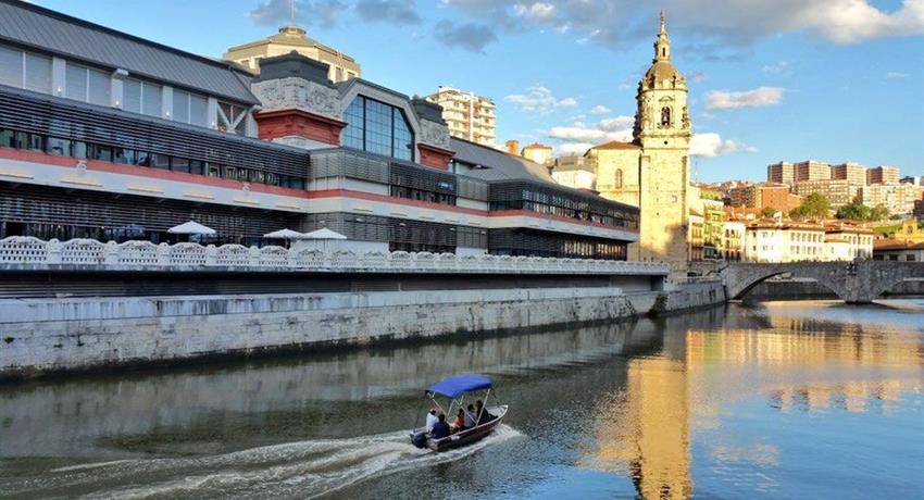 Sailing Bilbao by Boat, Navegando por Bilbao en Bote