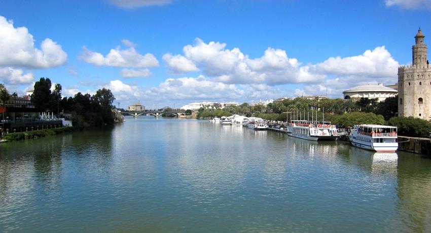 Seville, Seville River Cruise & Walk