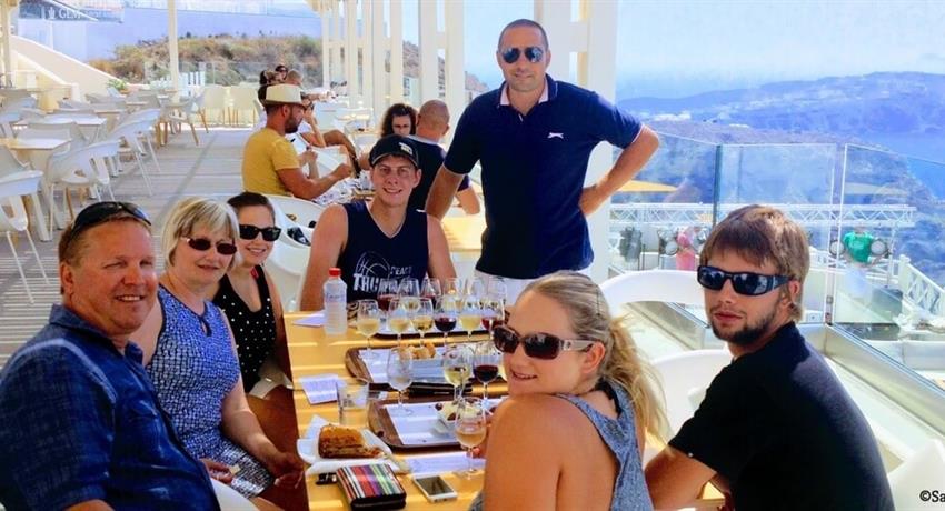 Santorini Wine Tasting Tour tiqy, Tour de Vino por Santorini en Grupo Pequeño
