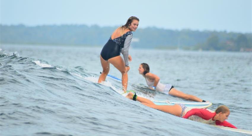 Catching the wave, Surf Guiding Tour in Bocas del Toro