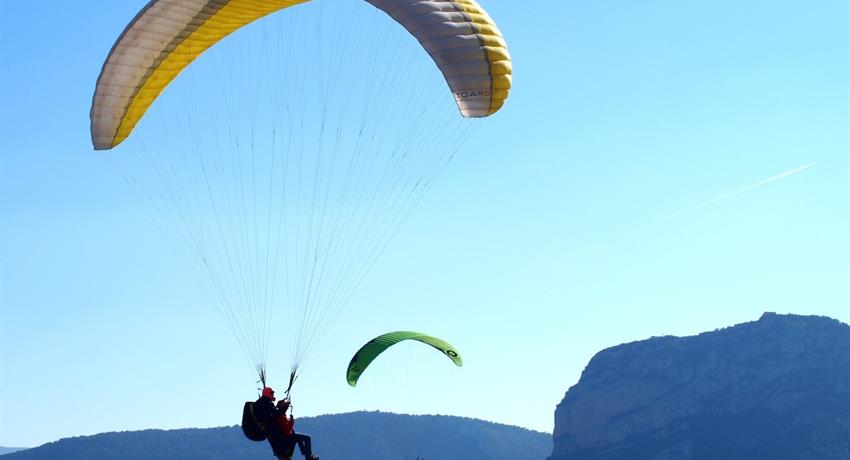 TANDEM PARAGLIDING EXPERIENCE FROM BARCELONA, Tandem Paragliding Experience from Barcelona