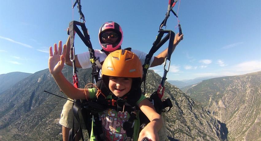 TANDEM PARAGLIDING EXPERIENCE FROM BARCELONA, Tandem Paragliding Experience from Barcelona