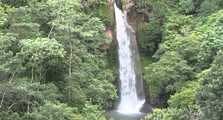 front view of the waterfall -tiqy, Tavida Waterfall Tour