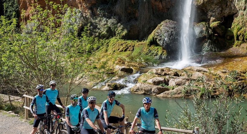 front view of the waterfall -tiqy, Tour en Bicicleta El Salto de la Novia
