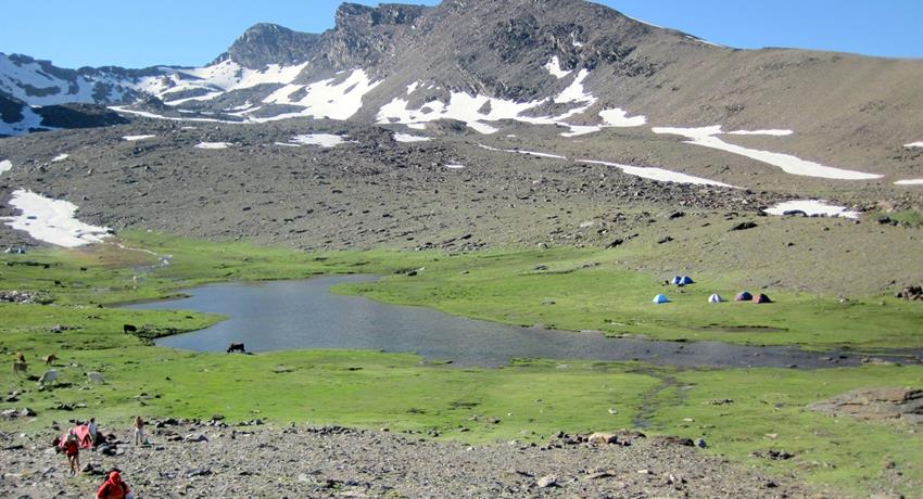 Front view of Sierra Nevada - tiqy, Senderismo en Sierra Nevada