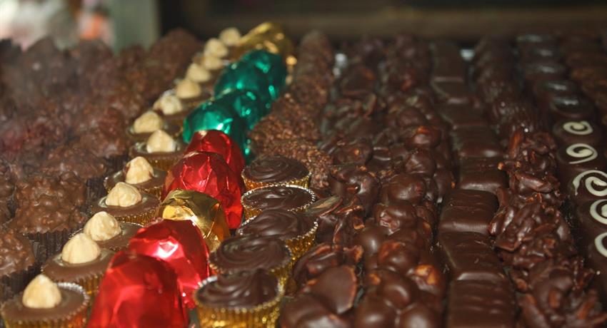 artisan chocolates tasting - tiqy, Gira Gastronómica en Valencia - Incluye Tapas