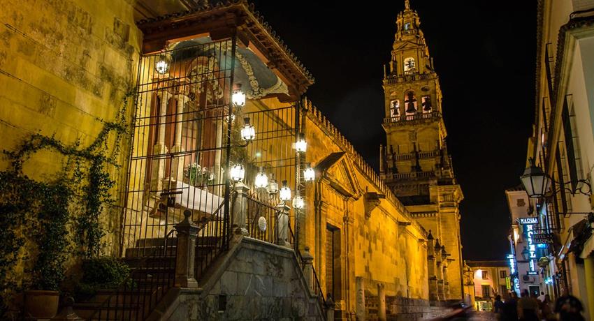 VISITA_GUIADA_CORDOBA_NOCHE, Caminata Nocturna: Historia de Córdoba