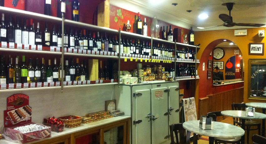Tapas tasting in a bar - Tiqy, Wine and Tapas Route