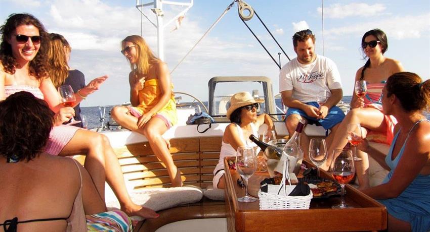wine boat mallorca tiqy, Wine Tour, Boat & Dinner